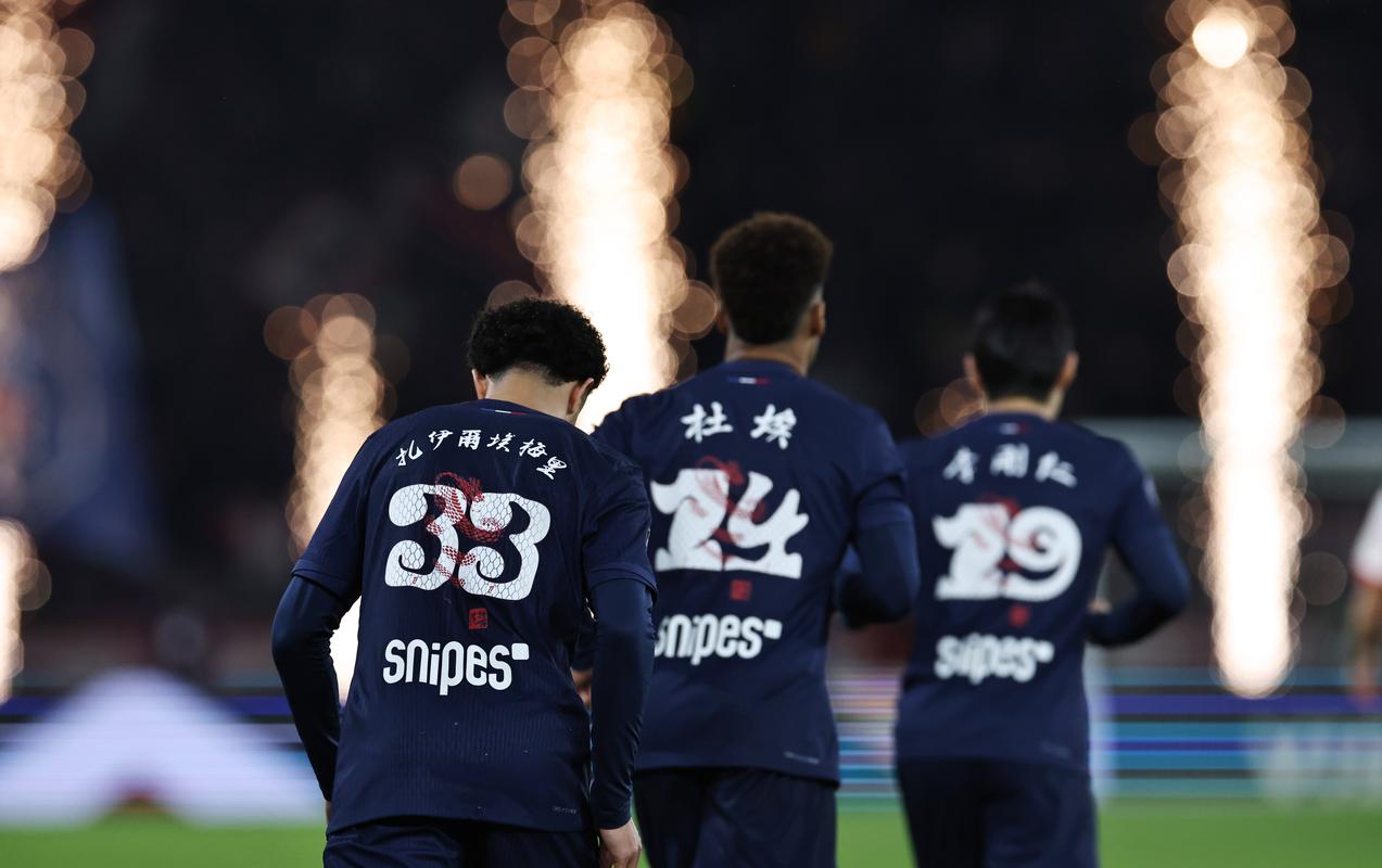 TA：皇马球星团队深度介入更衣室，阿隆索管理面临额外挑战（TA：球星团队深度插手皇马更衣室，阿隆索执教面临新难题）