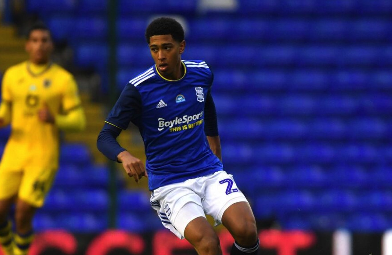 足球报：海港有意杨希，徐彬留洋仍存不确定，西海岸资金有困（《足球报》：海港看中杨希，徐彬留洋前景未明，西海岸资金承压）