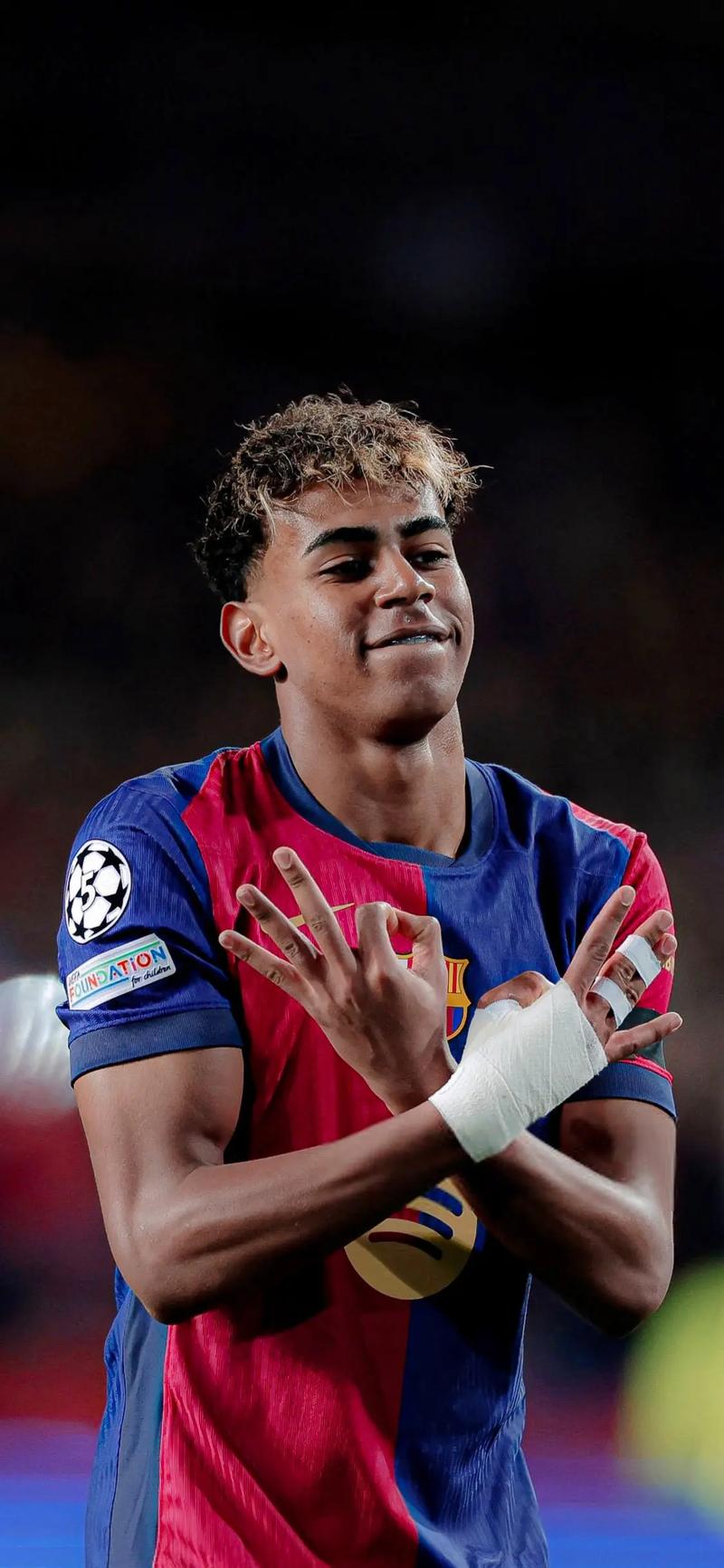 酋长球场稳坐榜首 阿森纳完胜布伦特福德（阿森纳主场大胜布伦特福德 继续领跑积分榜）