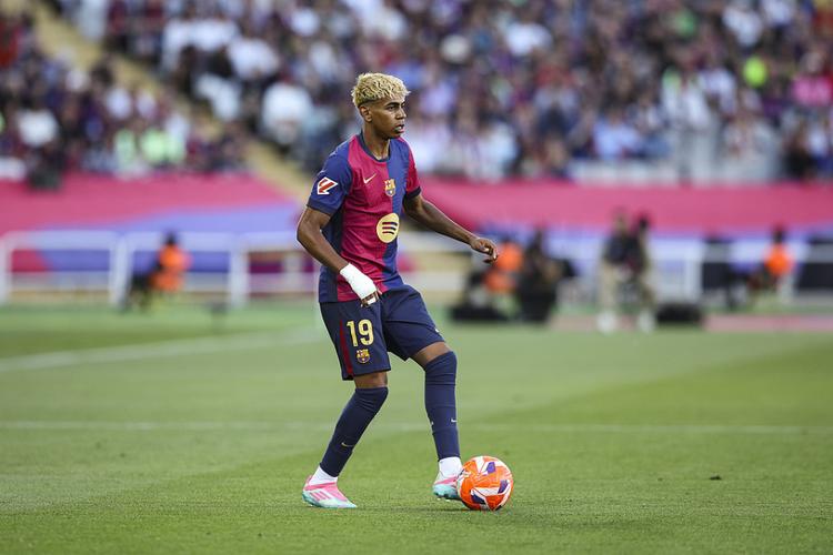 拜仁在联赛71次战胜斯图加特，创造德甲最多胜场纪录（拜仁联赛对斯图加特第71胜，刷新德甲最多胜场纪录）