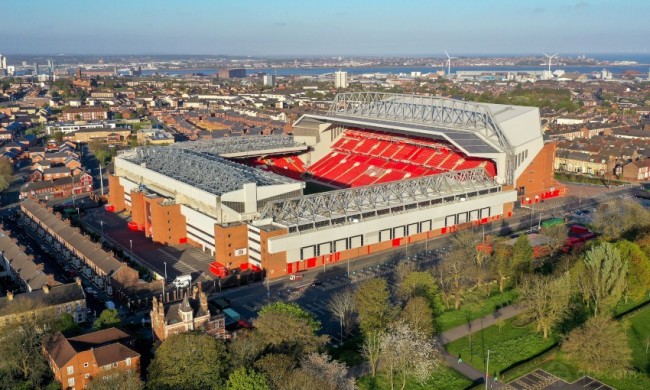 世体：施洛特贝克仍犹豫与多特续约，皇马与巴萨将争夺他（世体：施洛特贝克对与多特续约尚存迟疑，皇马巴萨或将展开争夺）