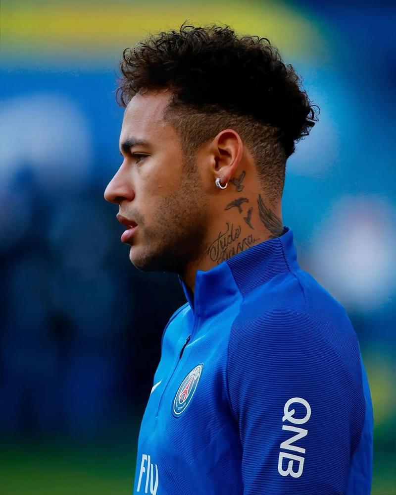 每体：卡萨多在与巴萨进行续约谈判，但他的顺位已经下降（每体：卡萨多与巴萨续约谈判进行中，但其队内顺位已下滑）