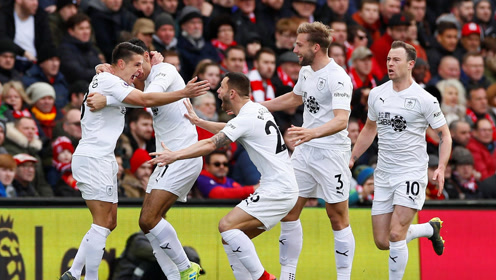 剑南春｜球你来辩：欧冠焦点战再燃！曼城客战皇马能否报上赛季之仇？（剑南春｜球你来辩：欧冠战火再起！曼城客赴伯纳乌能否雪耻复仇？）