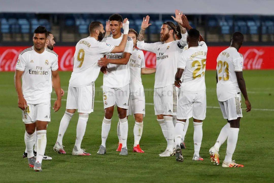 足球传控体系的核心逻辑（传控足球的底层原理）