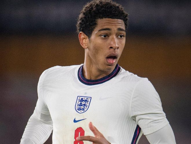 蓉城客战新鹏城首发：4外援PK3外援，韦世豪、周定洋出战（蓉城客场挑战新鹏城首发出炉：4外援对决3外援，韦世豪、周定洋先发）