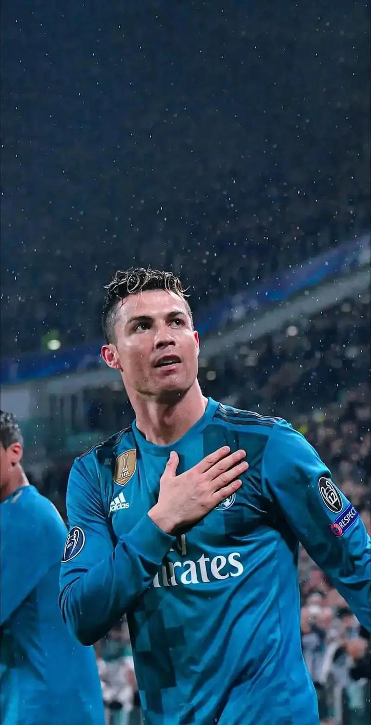 半场：莱比锡2-0法兰克福，哈德、鲍姆加特纳相互传射（半场战罢，莱比锡2-0领先法兰克福：哈德与鲍姆加特纳互送助攻各入一球）