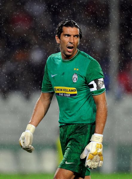 足球法甲豪门积极引援，锁定两大目标