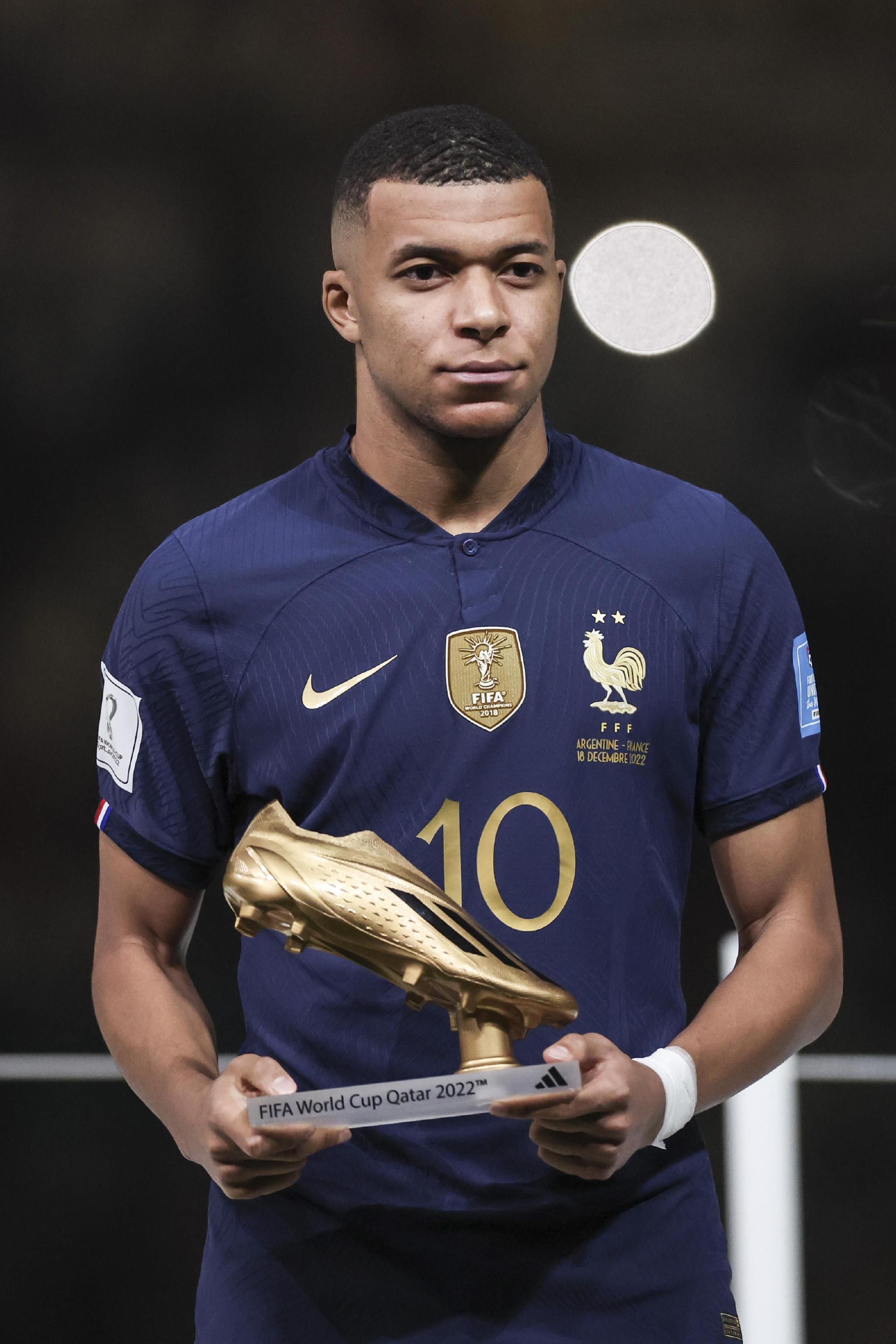 与4结缘，多特5轮欧冠联赛有4轮打入4球，剩下1轮被曼城进4球（多特欧冠五战皆绕4：四场各入4球，另一场被曼城灌4球）