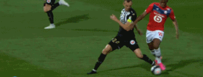 三连冠！上海海港加冕2025赛季中超冠军，摘下队史中超第四星（上海海港三连霸！加冕2025中超王者，队史第四星闪耀）