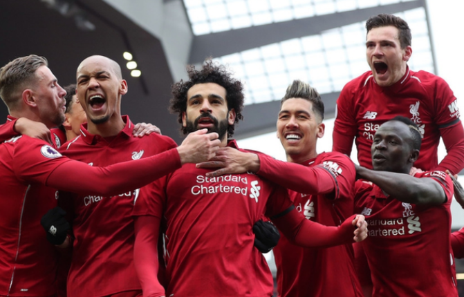 记者：曼联正在物色明年引进的防线球员，名单上大约有10人（记者称曼联已启动明年后防引援搜寻，候选名单约10人）