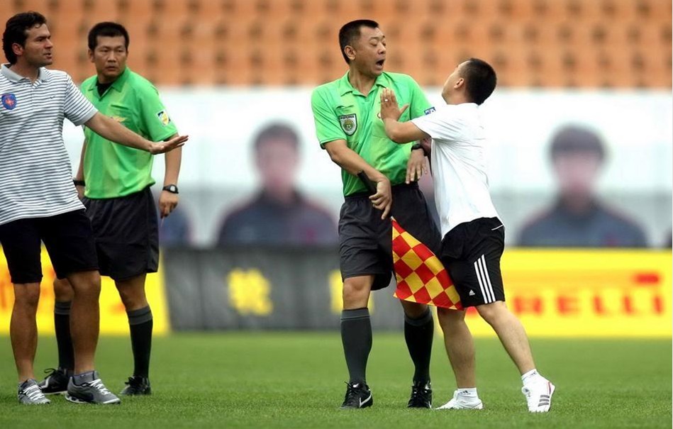 足球这项运动陪伴了我整个初高中，今天我十八岁了，...（从初高中到十八岁，足球一直在我身边…）